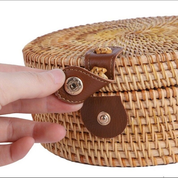 Martha’s Vineyard Round Wicker Brown Rattan Crossbody Handbag - Picture 12 of 13